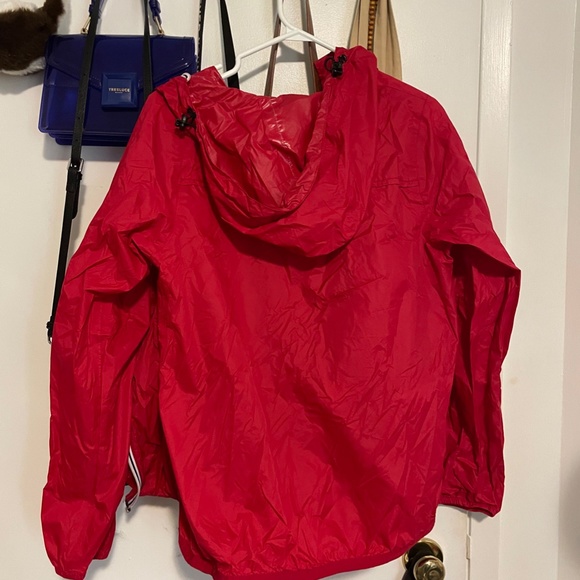 Nylon packable rain jacket - Picture 2 of 3